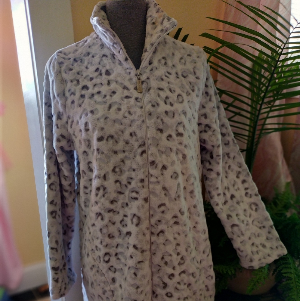 New Snow Leopard Robe